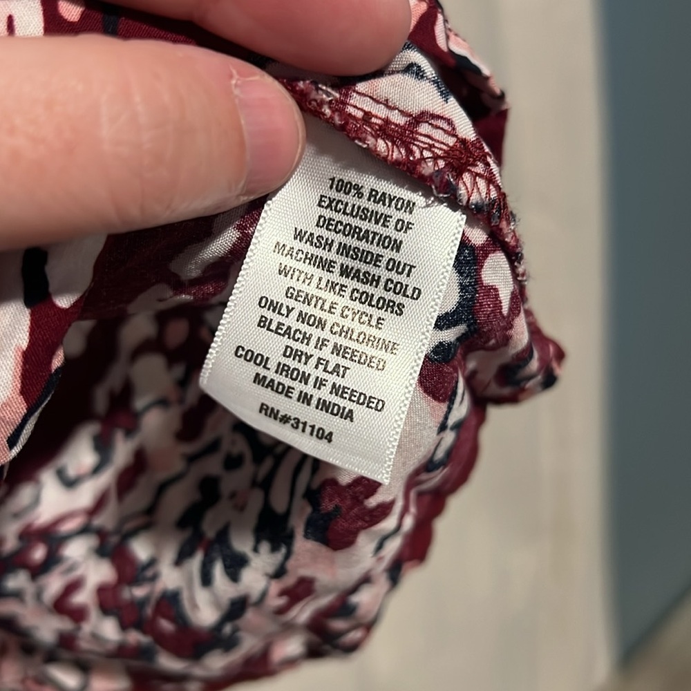 3/$30 Crown & Ivy 2x blouse - Picture 7 of 7